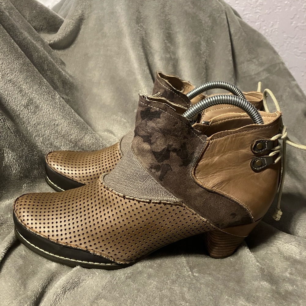 ELITE BY CORKYS Rags Ankle Boots Boho Ladies Sz 11 Leather Mixed Beige  2.5 heel